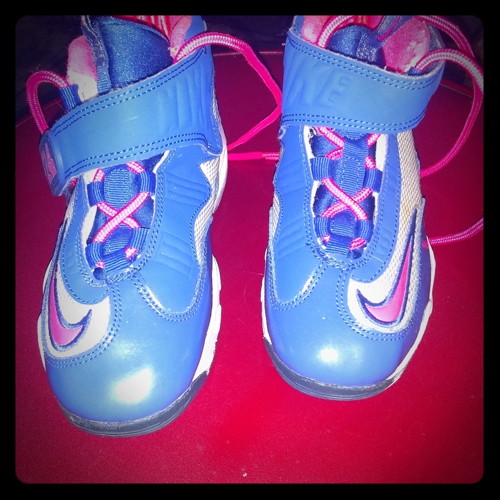 Girls Nikes